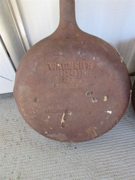 RUSTY CAST IRON TEA KETTLES, POT & FRYING PAN