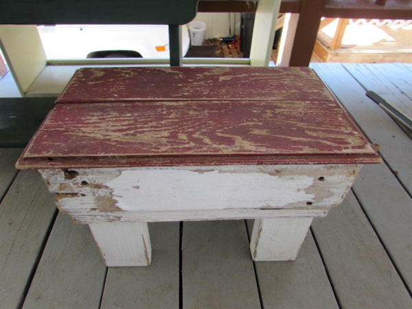 2 PAINTED WOODEN SHELVING UNITS & STEP STOOL