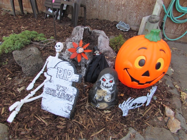 PUMPKIN LIGHT UP BLOW MOLD & HALLOWEEN DECOR