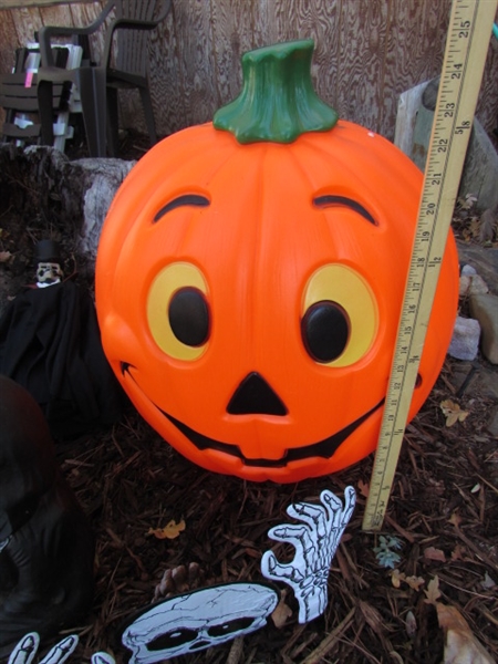 PUMPKIN LIGHT UP BLOW MOLD & HALLOWEEN DECOR