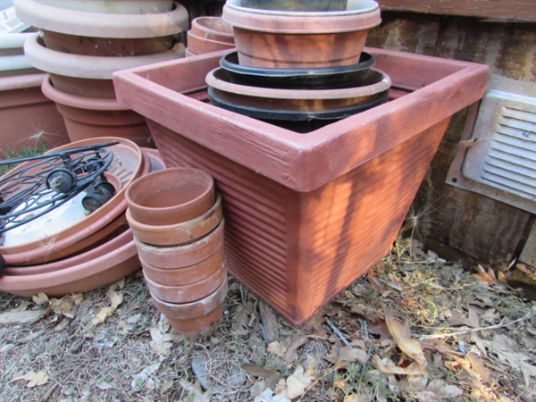 PLASTIC & TERRA COTTA POTS