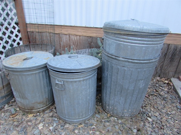 4 METAL TRASH CANS W/LIDS