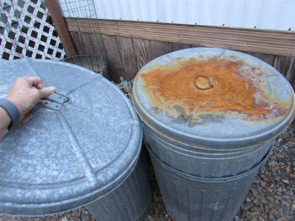 4 METAL TRASH CANS W/LIDS