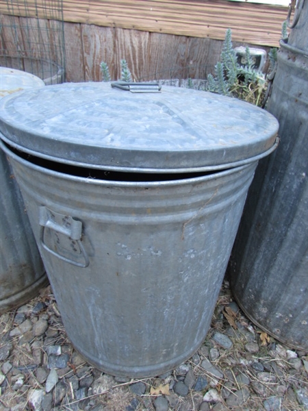 4 METAL TRASH CANS W/LIDS