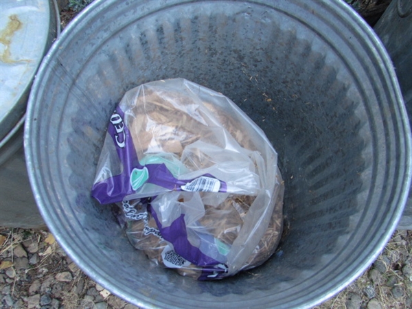 4 METAL TRASH CANS W/LIDS