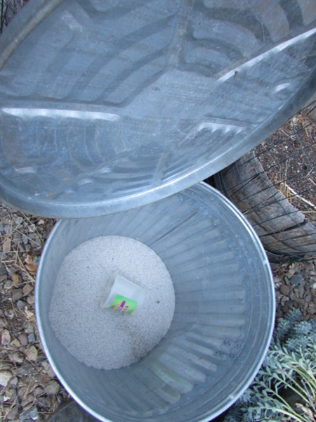 4 METAL TRASH CANS W/LIDS