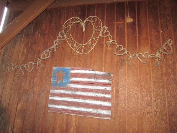 PRIMITIVE WOODEN AMERICAN FLAG & GRAPEVINE SWAG DECOR