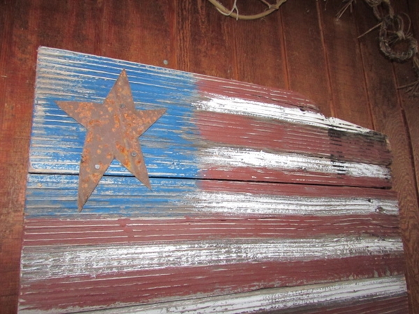 PRIMITIVE WOODEN AMERICAN FLAG & GRAPEVINE SWAG DECOR