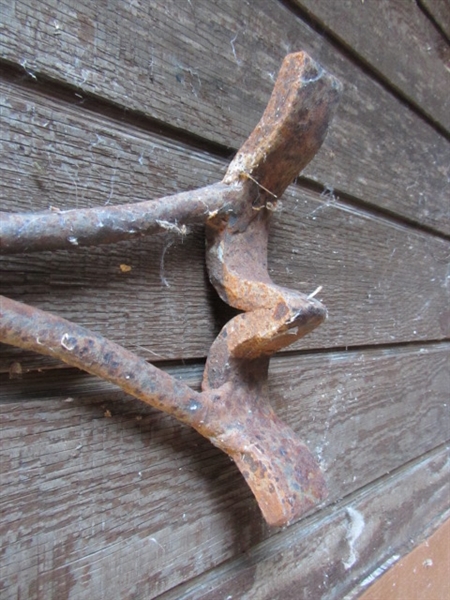 VINTAGE BRANDING IRONS & OTHER RUSTIC DECOR