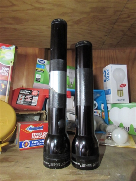 2 MAGLITE FLASHLIGHTS & AN ASSORTMENT OF HOUSEHOLD ITEMS