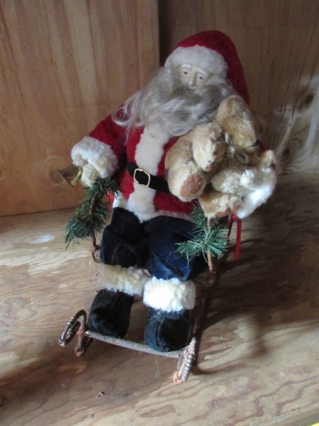 ANIMATED SANTA & SANTA THEMED CHRISTMAS DECOR