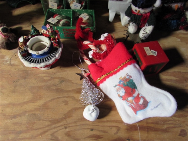 CERAMIC CHRISTMAS TREE & SNOWMAN THEMED CHRISTMAS DECOR