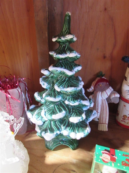 CERAMIC CHRISTMAS TREE & SNOWMAN THEMED CHRISTMAS DECOR