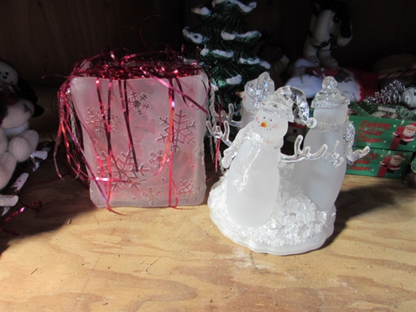 CERAMIC CHRISTMAS TREE & SNOWMAN THEMED CHRISTMAS DECOR