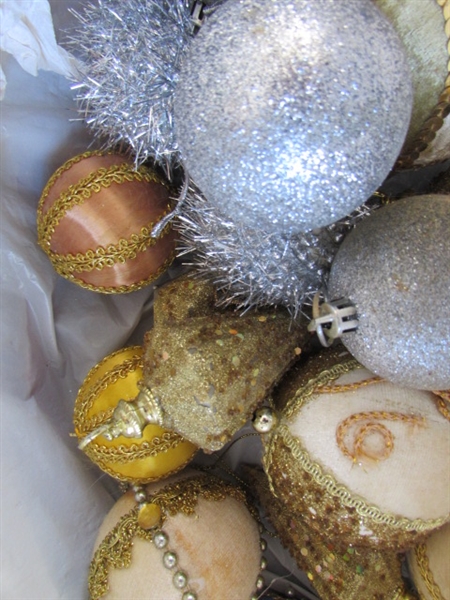 VINTAGE & MODERN CHRISTMAS ORNAMENTS & DECOR