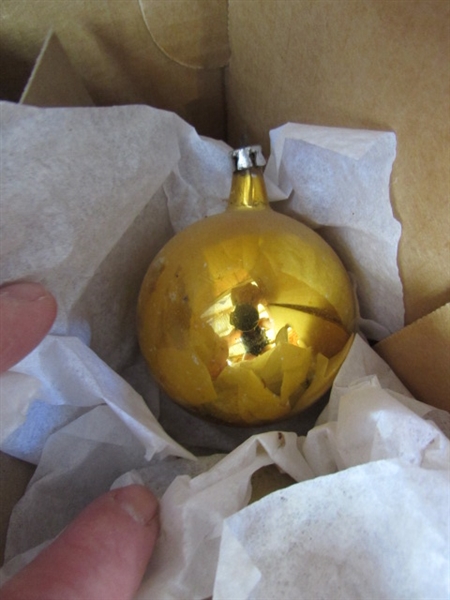 VINTAGE & MODERN CHRISTMAS ORNAMENTS & DECOR