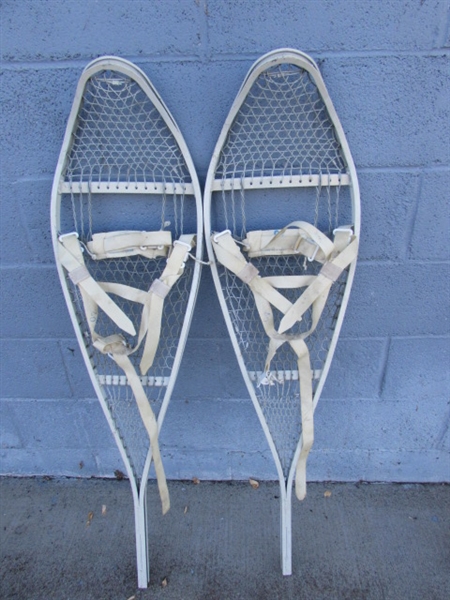 PAIR OF SNOWSHOES