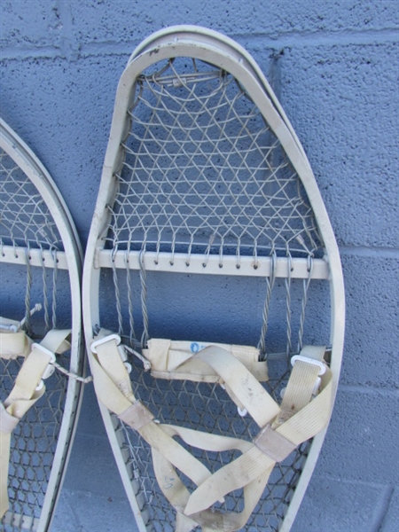 PAIR OF SNOWSHOES