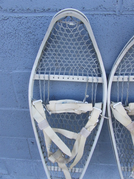 PAIR OF SNOWSHOES