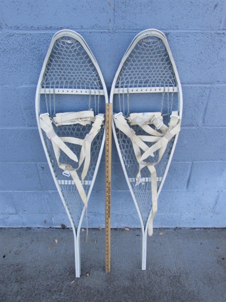 PAIR OF SNOWSHOES