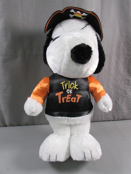 LARGE TRICK OR TREAT SNOOPY PLUSH