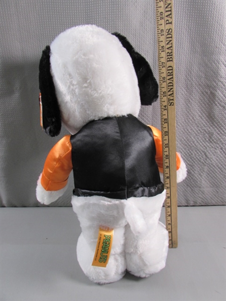 LARGE TRICK OR TREAT SNOOPY PLUSH