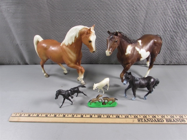 2 BREYER HORSES & FRIENDS