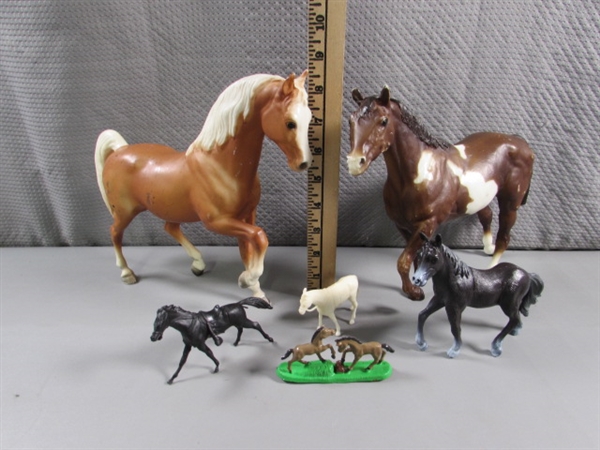 2 BREYER HORSES & FRIENDS