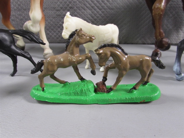 2 BREYER HORSES & FRIENDS