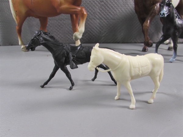 2 BREYER HORSES & FRIENDS