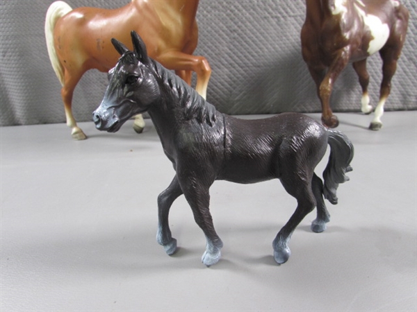 2 BREYER HORSES & FRIENDS