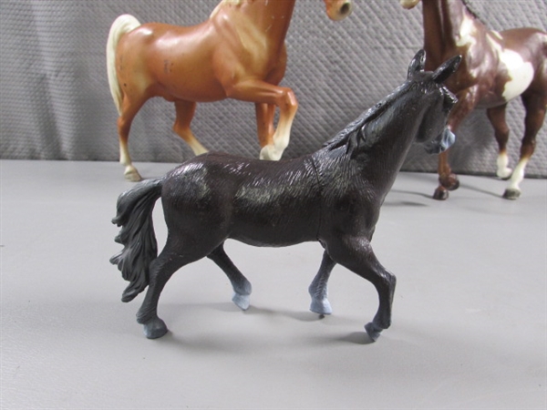 2 BREYER HORSES & FRIENDS