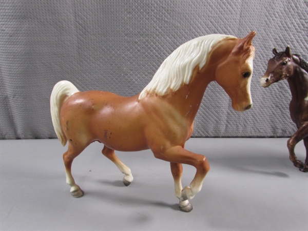 2 BREYER HORSES & FRIENDS