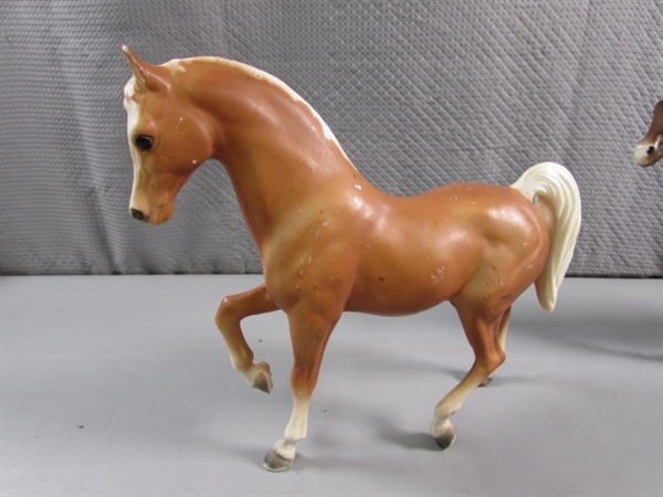 2 BREYER HORSES & FRIENDS