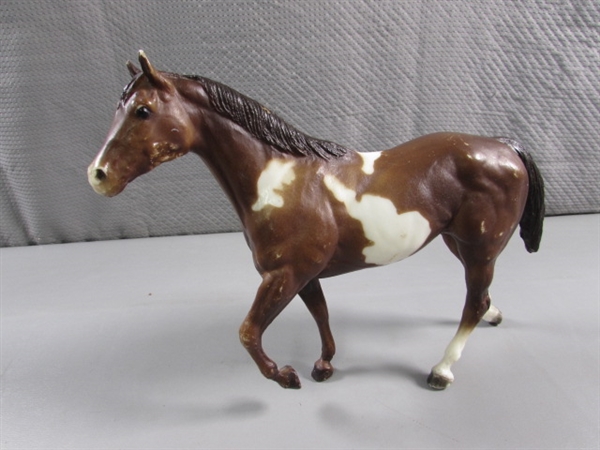 2 BREYER HORSES & FRIENDS