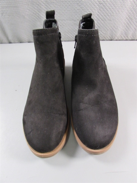 2 PAIR WOMEN'S ANKLE HEIGHT SHOES/BOOTS - SZ 7.5/8