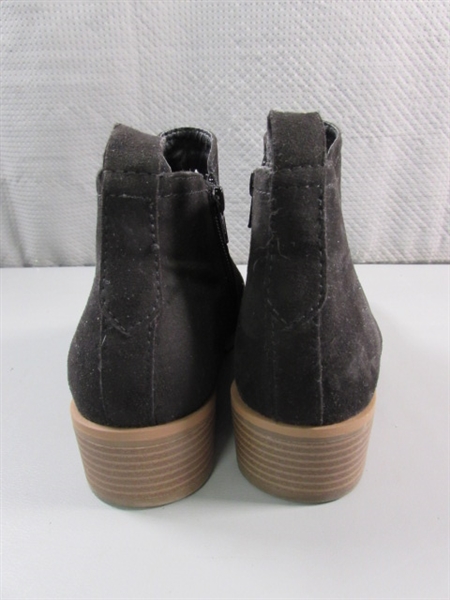 2 PAIR WOMEN'S ANKLE HEIGHT SHOES/BOOTS - SZ 7.5/8