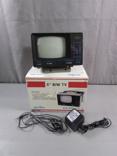 VINTAGE 5 B&W PORTABLE TV