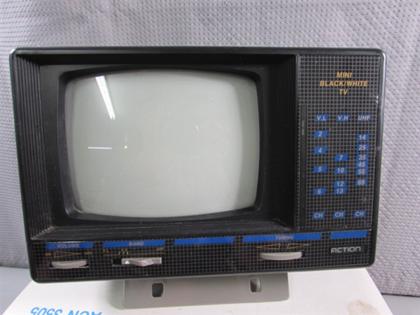 VINTAGE 5 B&W PORTABLE TV