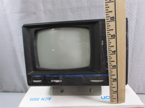 VINTAGE 5 B&W PORTABLE TV