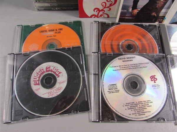 LARGE COLLECTION OF MUSIC CDS