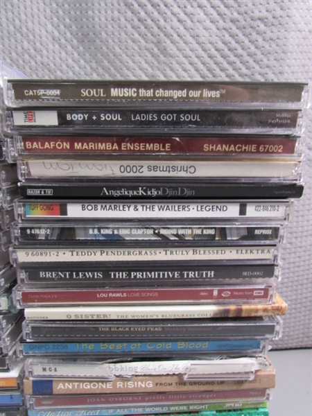 LARGE COLLECTION OF MUSIC CDS