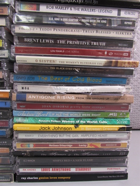 LARGE COLLECTION OF MUSIC CDS