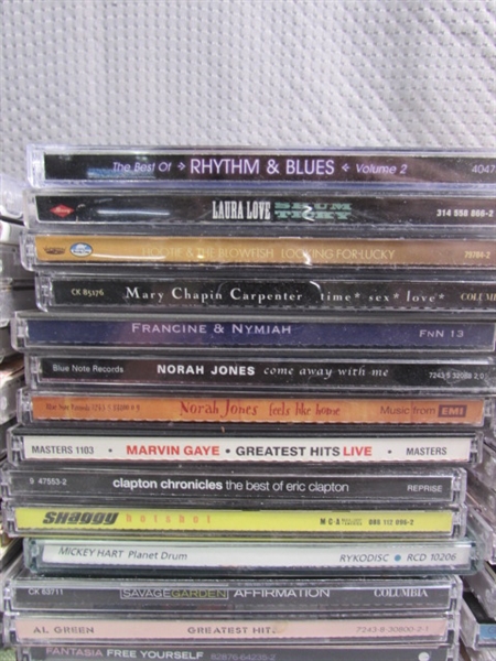 LARGE COLLECTION OF MUSIC CDS