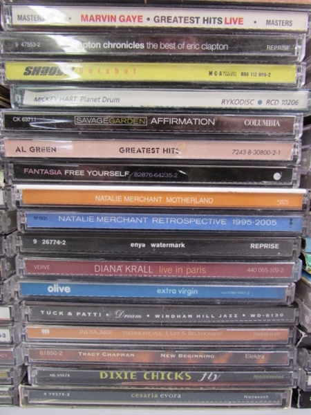 LARGE COLLECTION OF MUSIC CDS