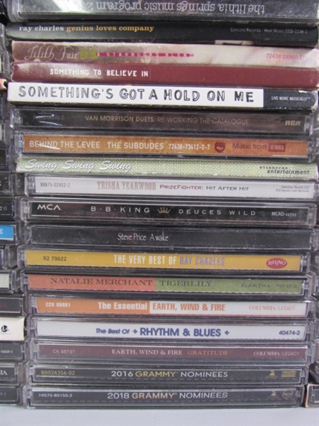 LARGE COLLECTION OF MUSIC CDS