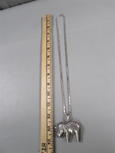 STERLING SILVER ELEPHANT PENDANT W/CHAIN