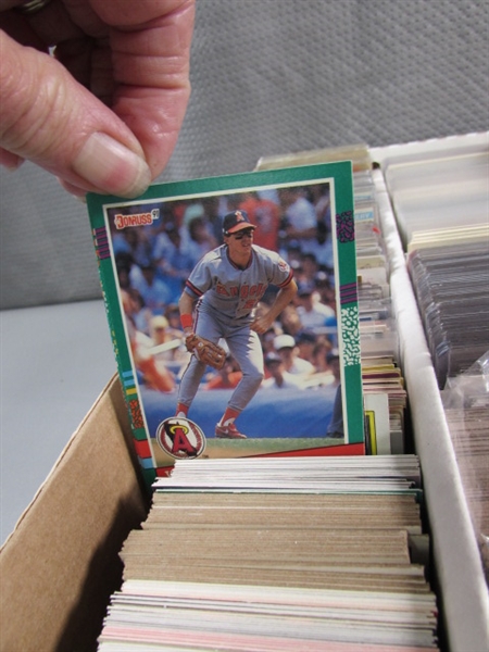 ASSORTED VINTAGE BASEBALL, HOCKEY & FOOTBALL CARDS