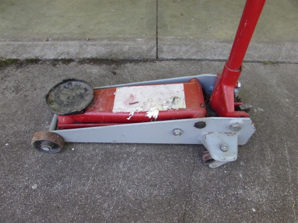 HYDRAULIC FLOOR JACK