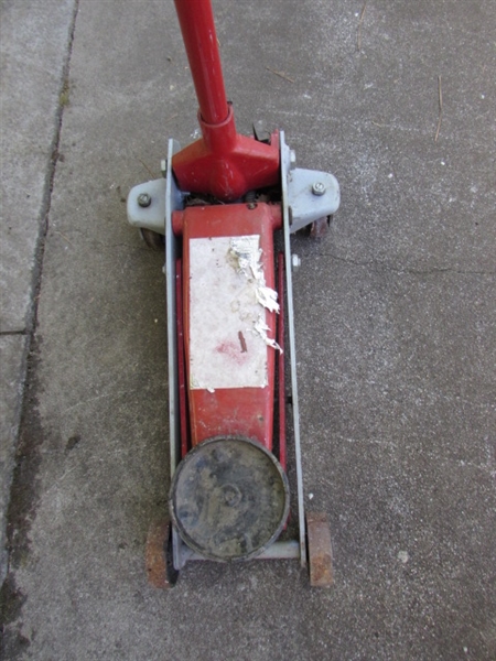 HYDRAULIC FLOOR JACK